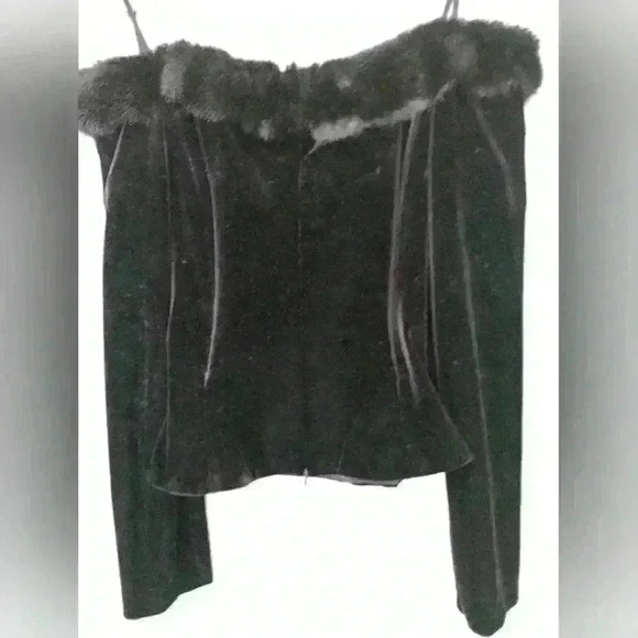 dressbarn collection Faux Fur Neckline Off Shoulder Black Velvet Long Sleeve Top - Picture 11 of 16